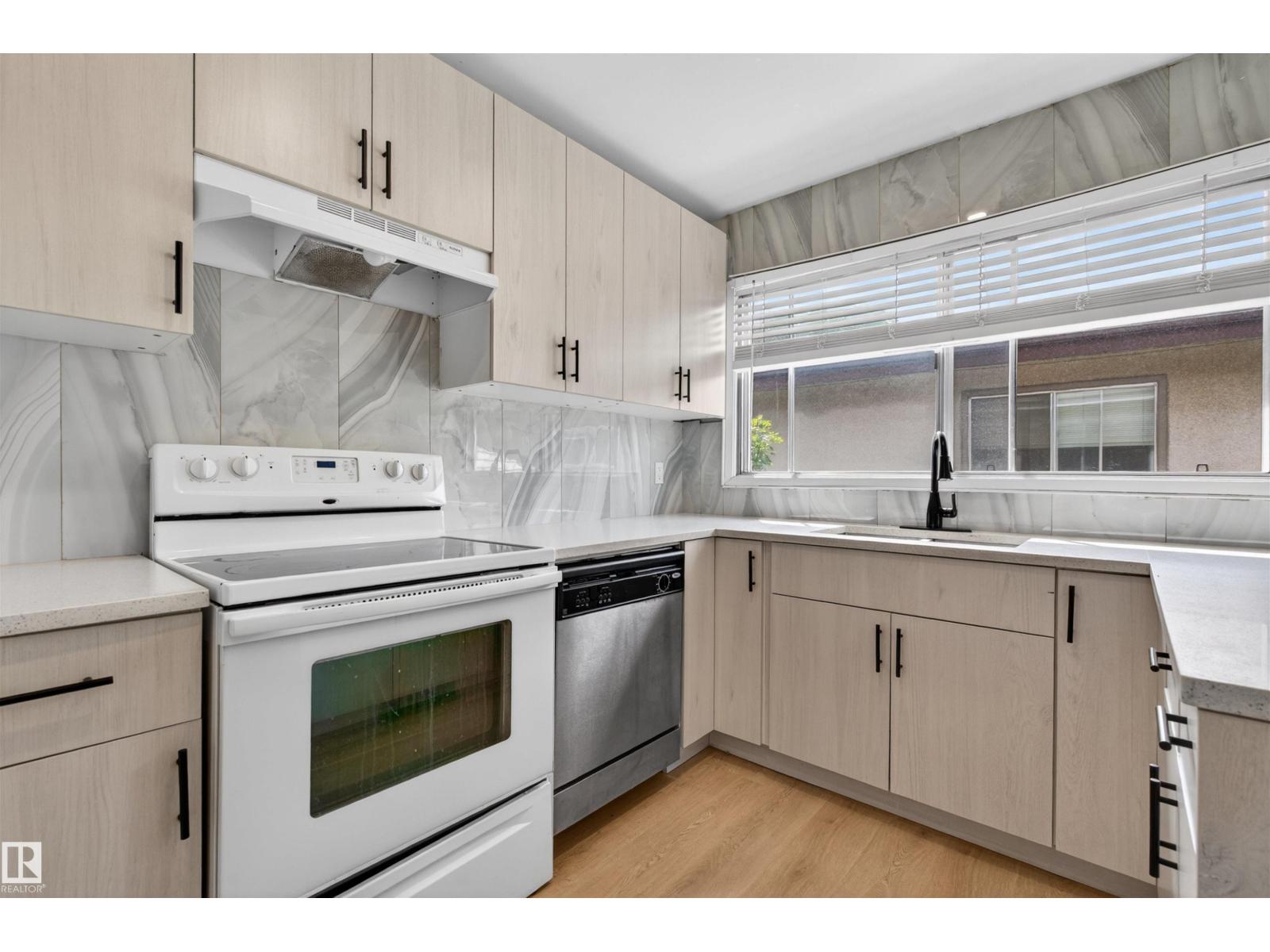 7304/7306 78 Av Nw Property Photo 8