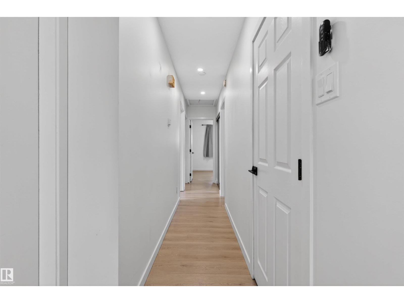 7304/7306 78 Av Nw Property Photo 9