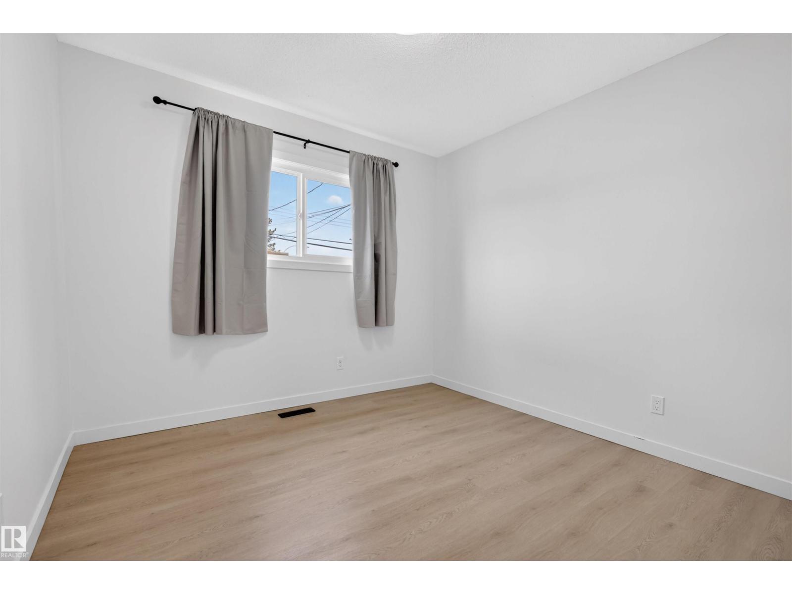7304/7306 78 Av Nw Property Photo 18