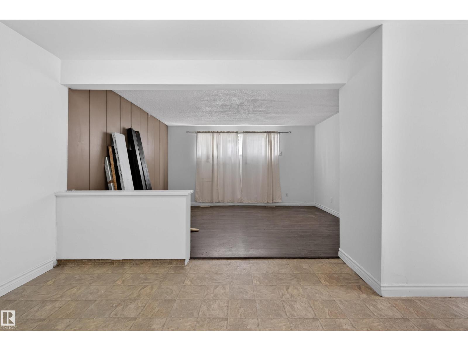 7304/7306 78 Av Nw Property Photo 24