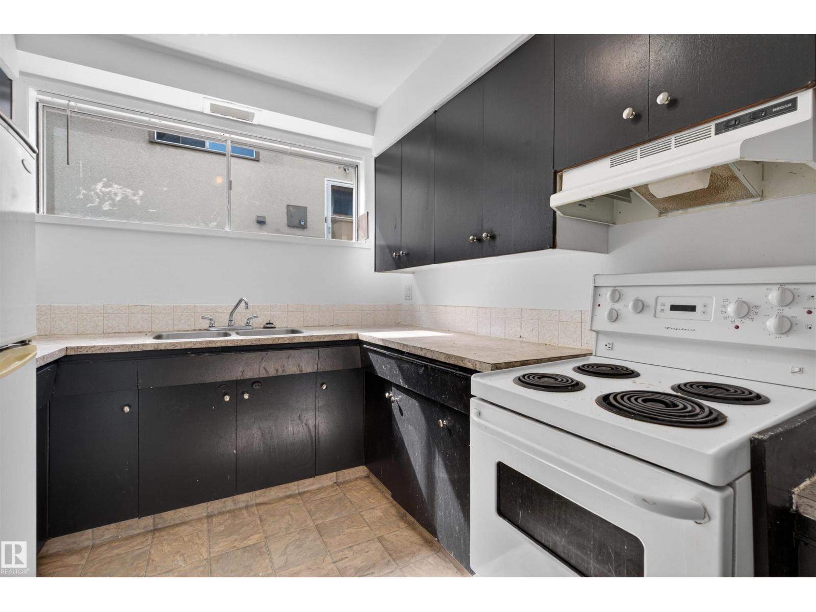 7304/7306 78 Av Nw Property Photo 26