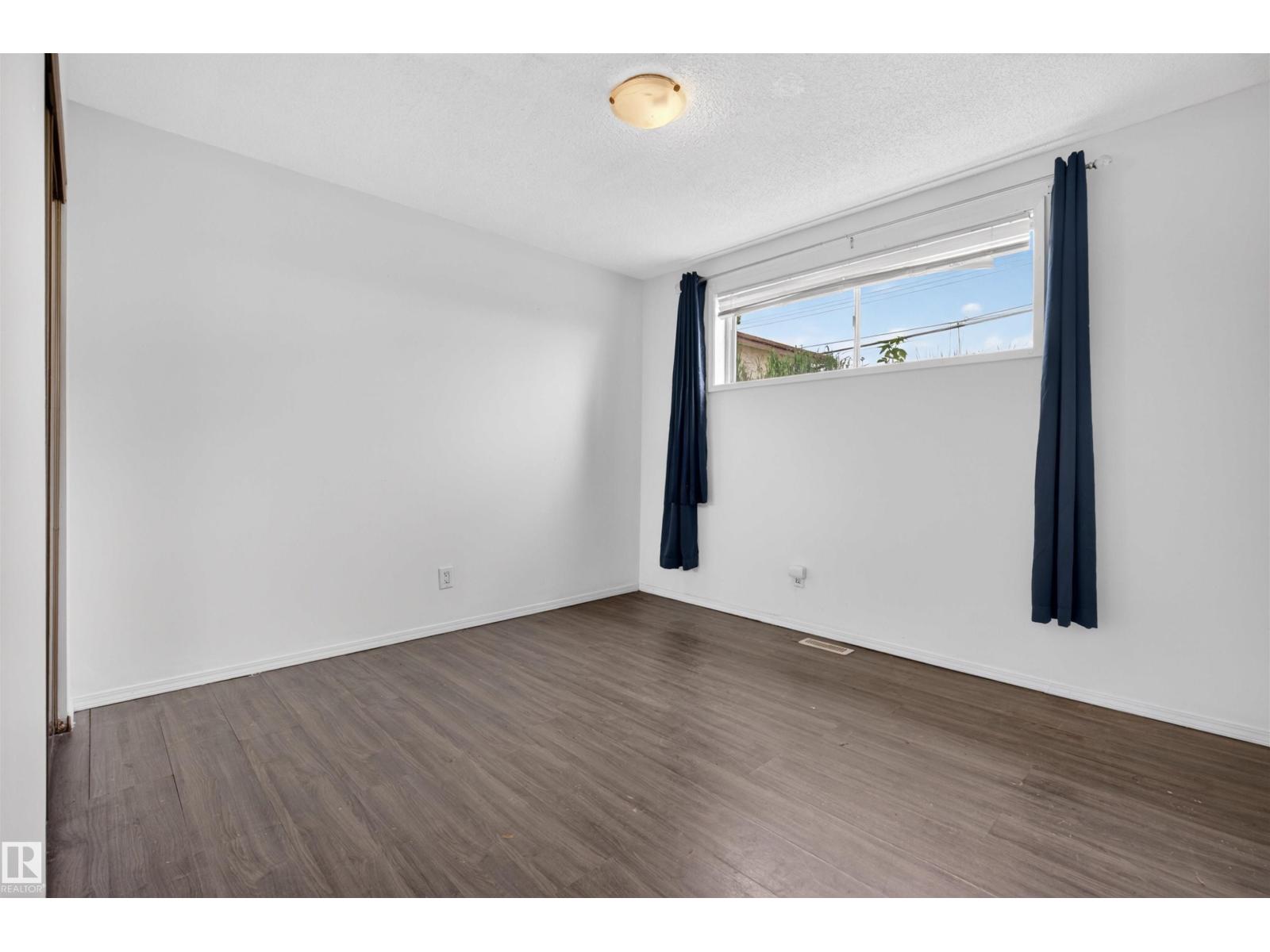 7304/7306 78 Av Nw Property Photo 32