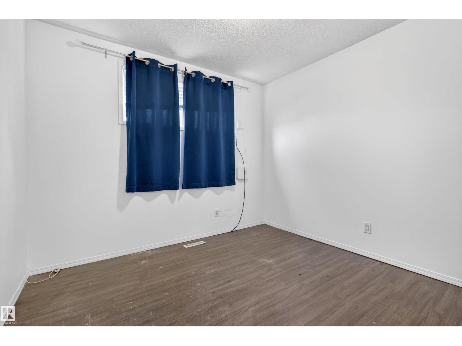 7304/7306 78 Av Nw Property Photo 34