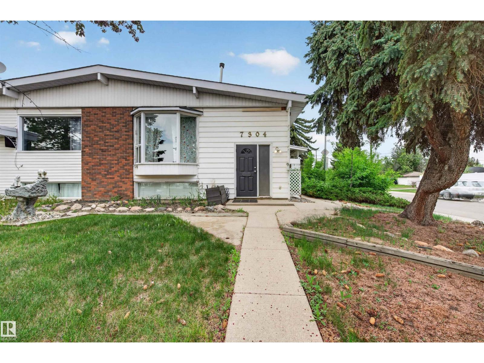 7304/7306 78 Av Nw Property Photo 36