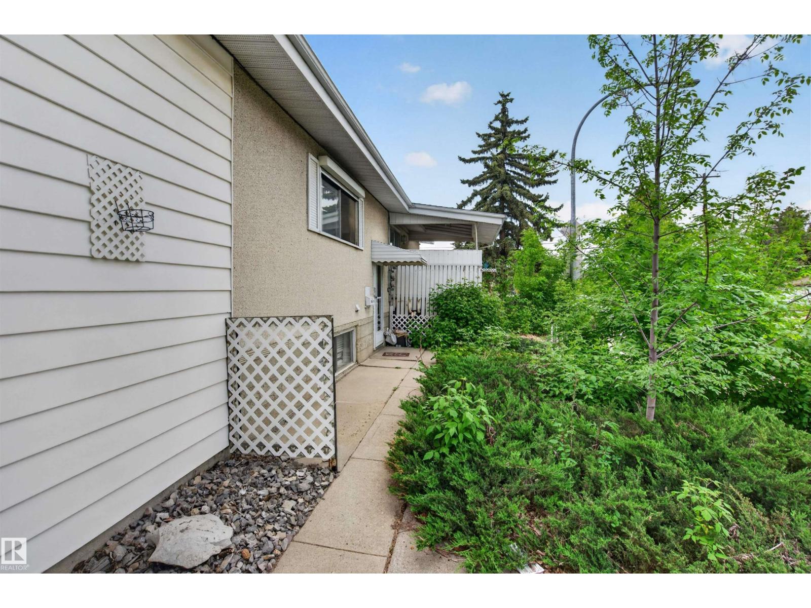 7304/7306 78 Av Nw Property Photo 45