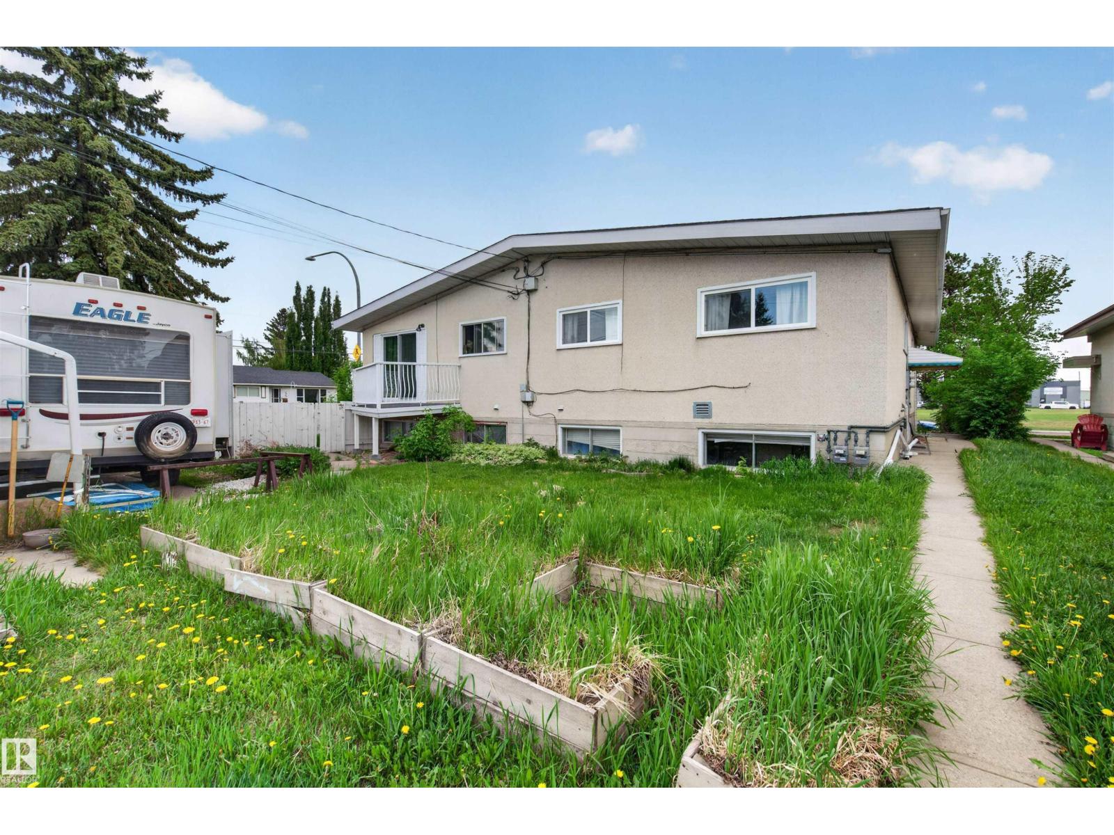 7304/7306 78 Av Nw Property Photo 47