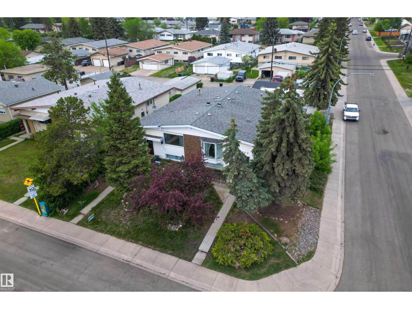 7304/7306 78 Av Nw Property Photo 48