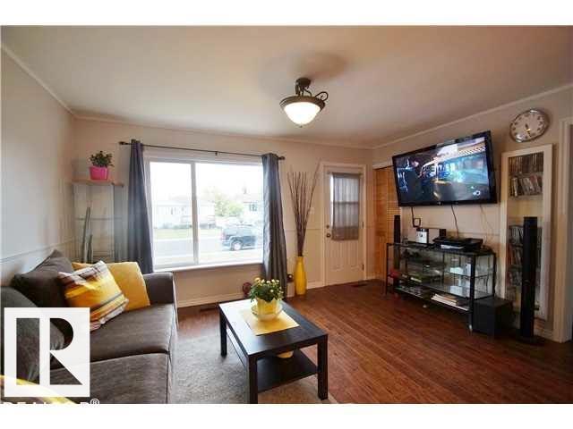 9815 160 St Nw Property Photo 2
