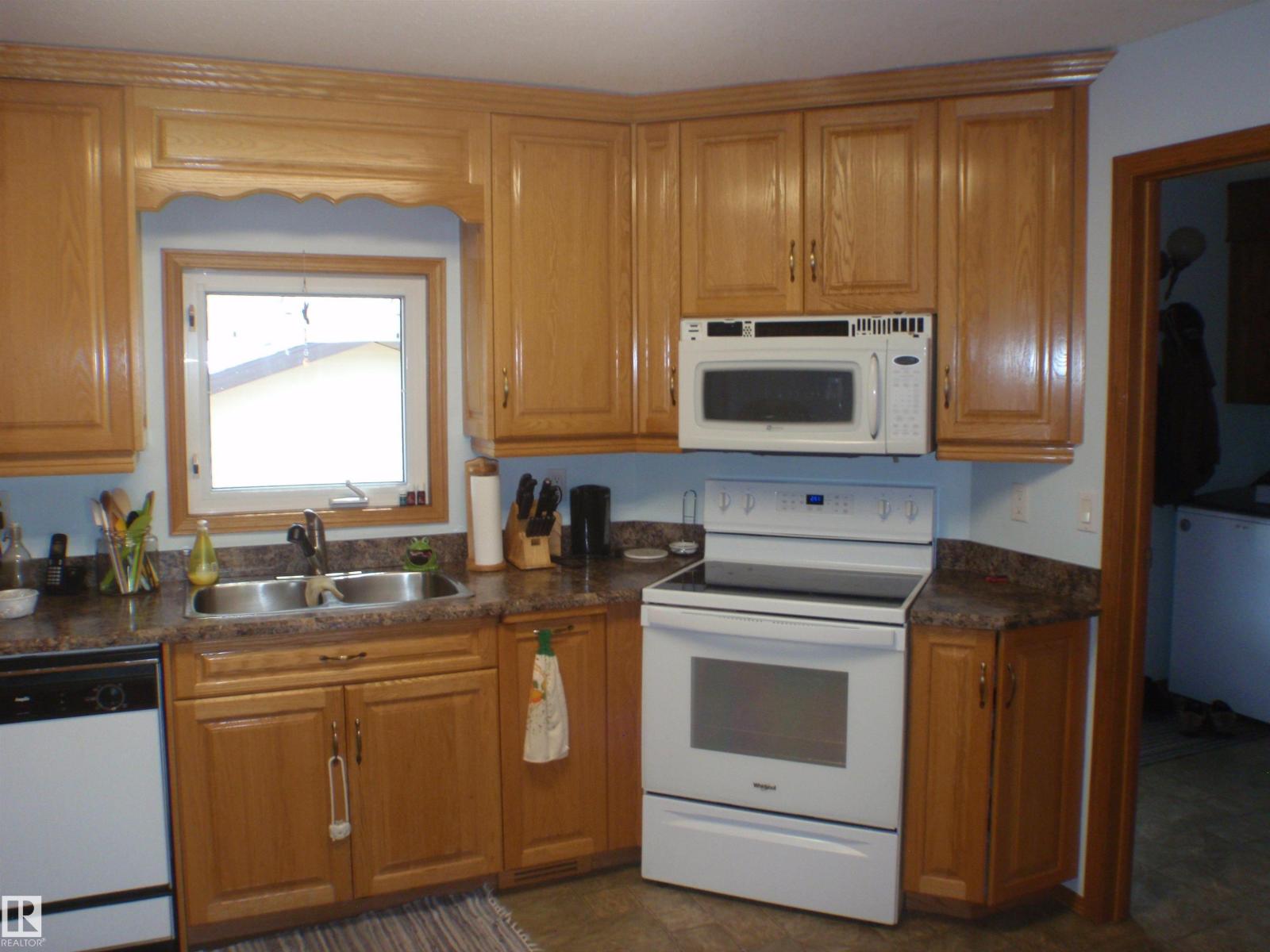 3 Hillside Av Property Photo 18