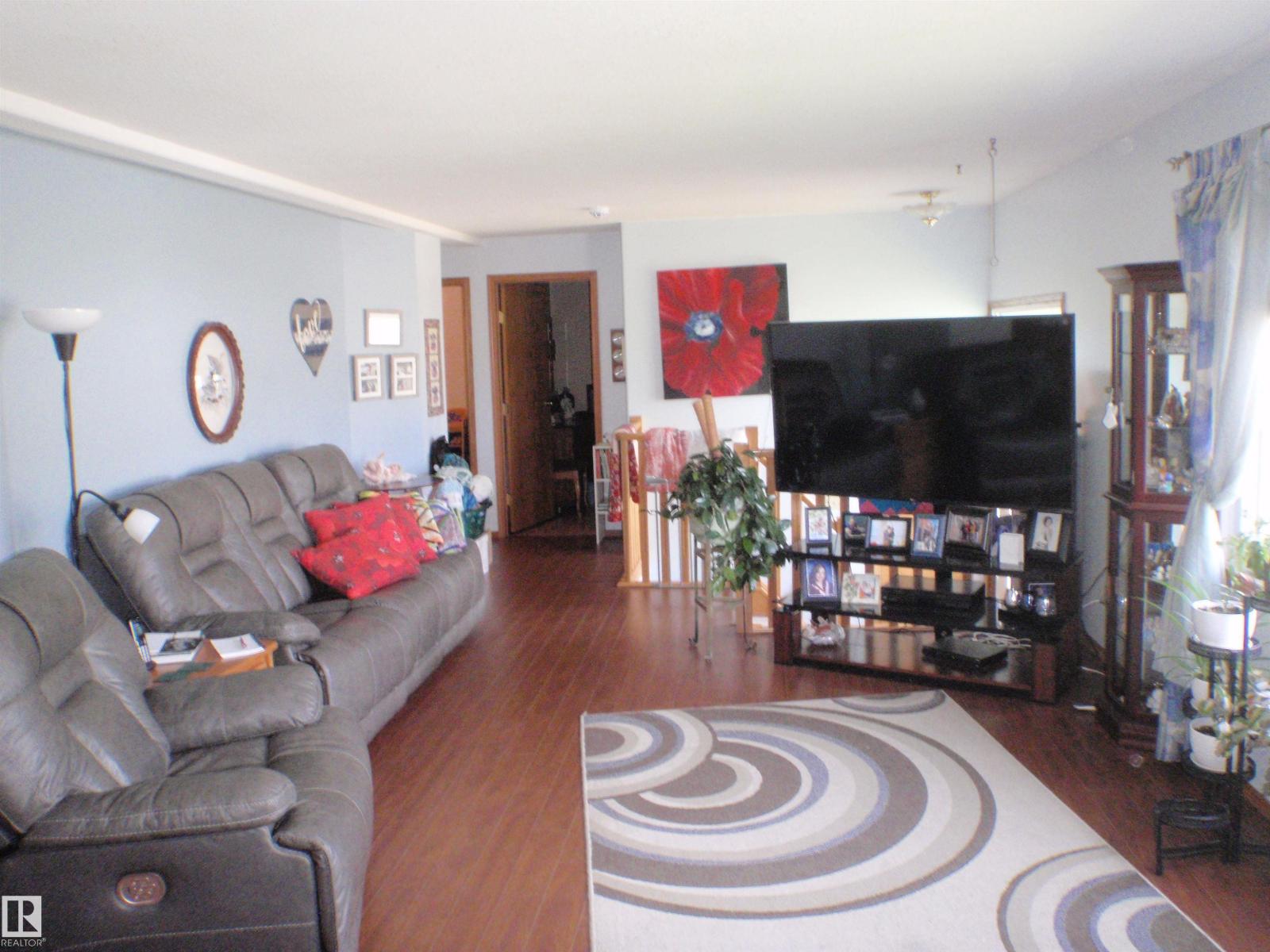 3 Hillside Av Property Photo 31
