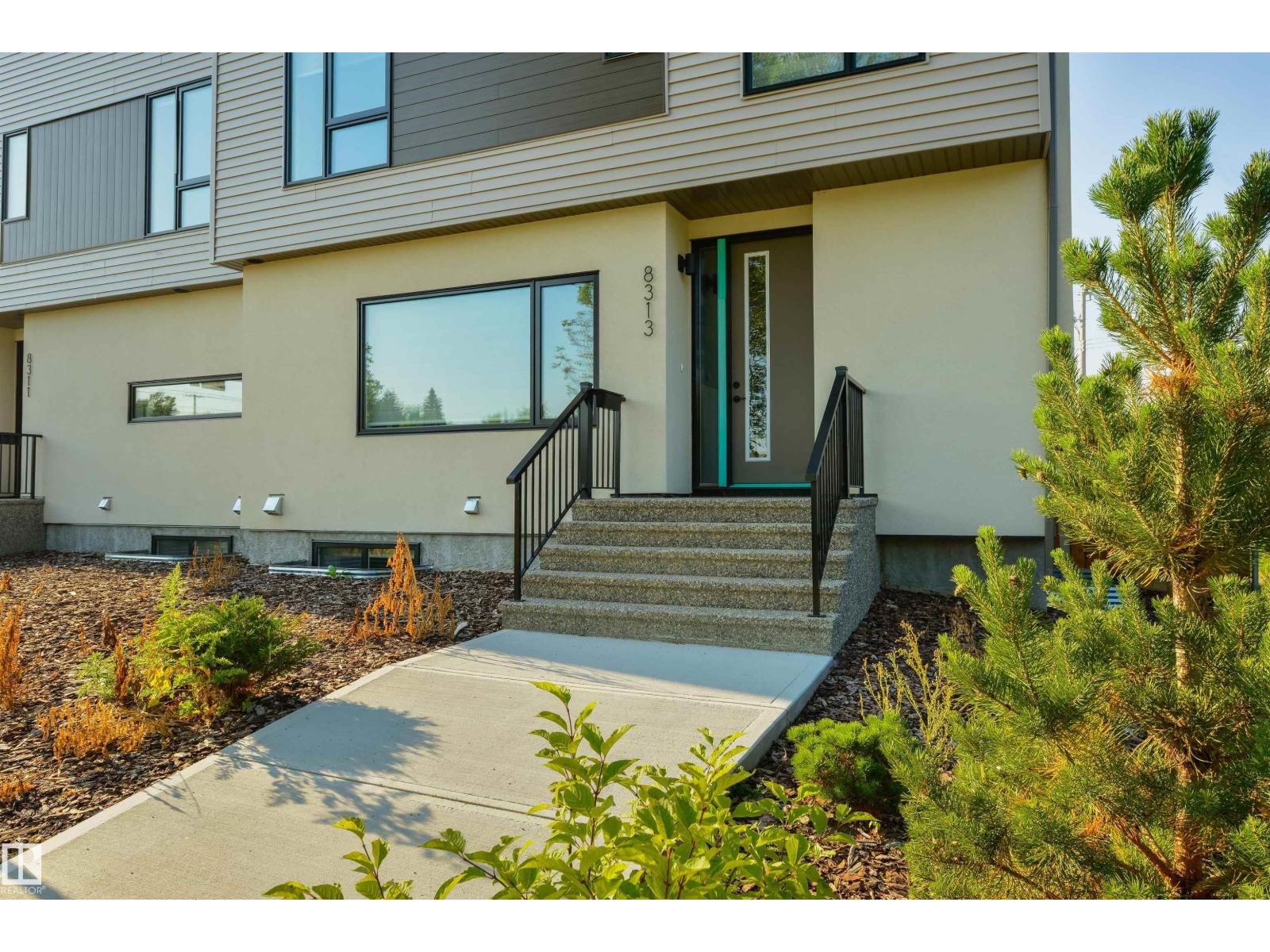 8313 76 Av Nw Property Photo 2