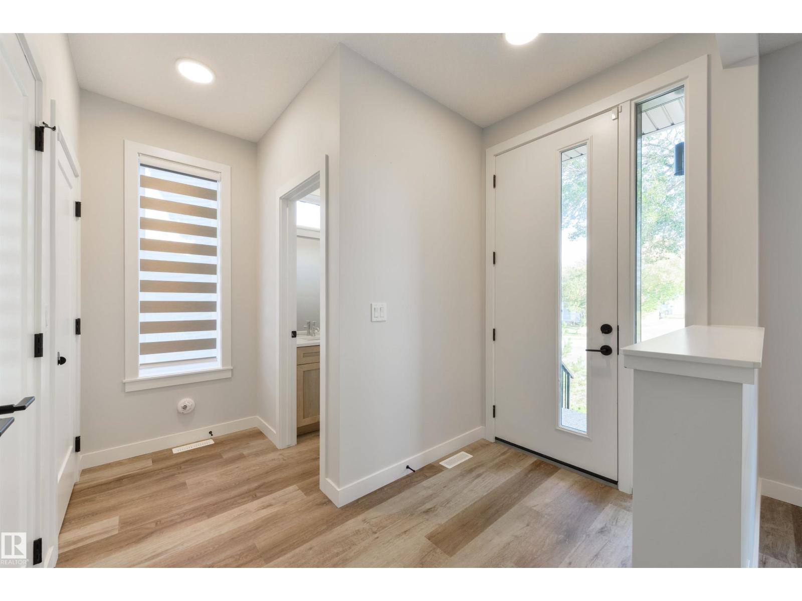 8313 76 Av Nw Property Photo 3