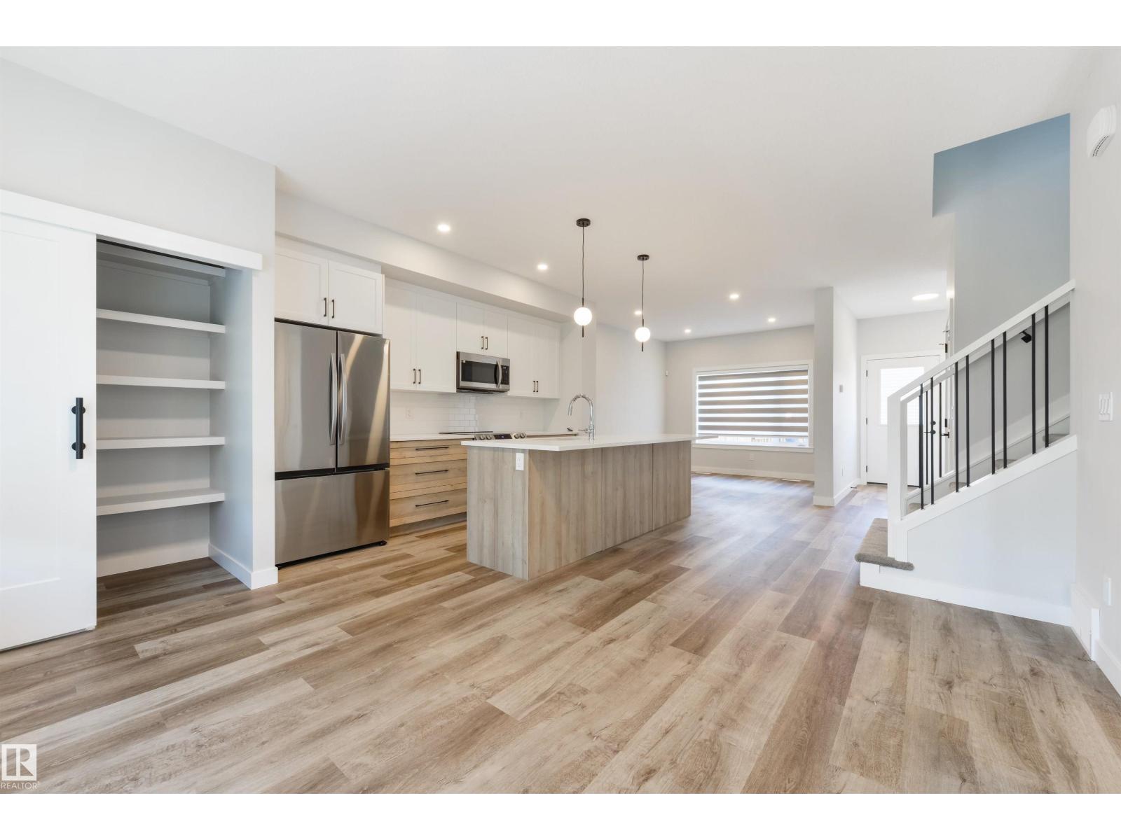 8313 76 Av Nw Property Photo 6