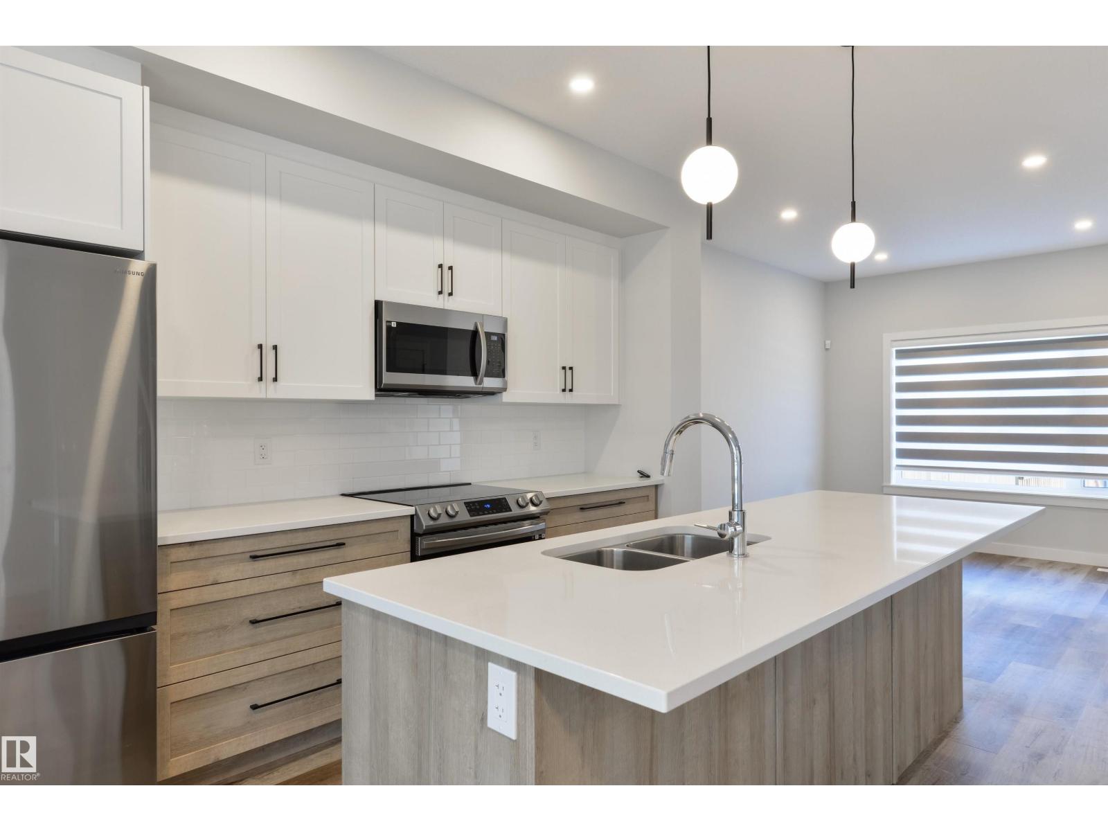 8313 76 Av Nw Property Photo 7