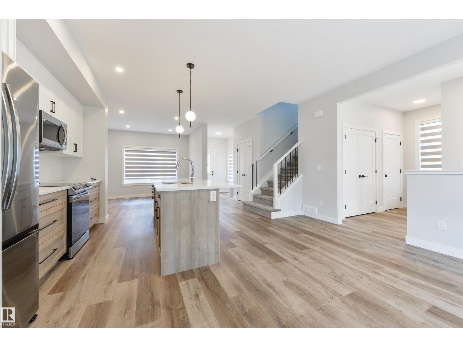 8313 76 Av Nw Property Photo 8
