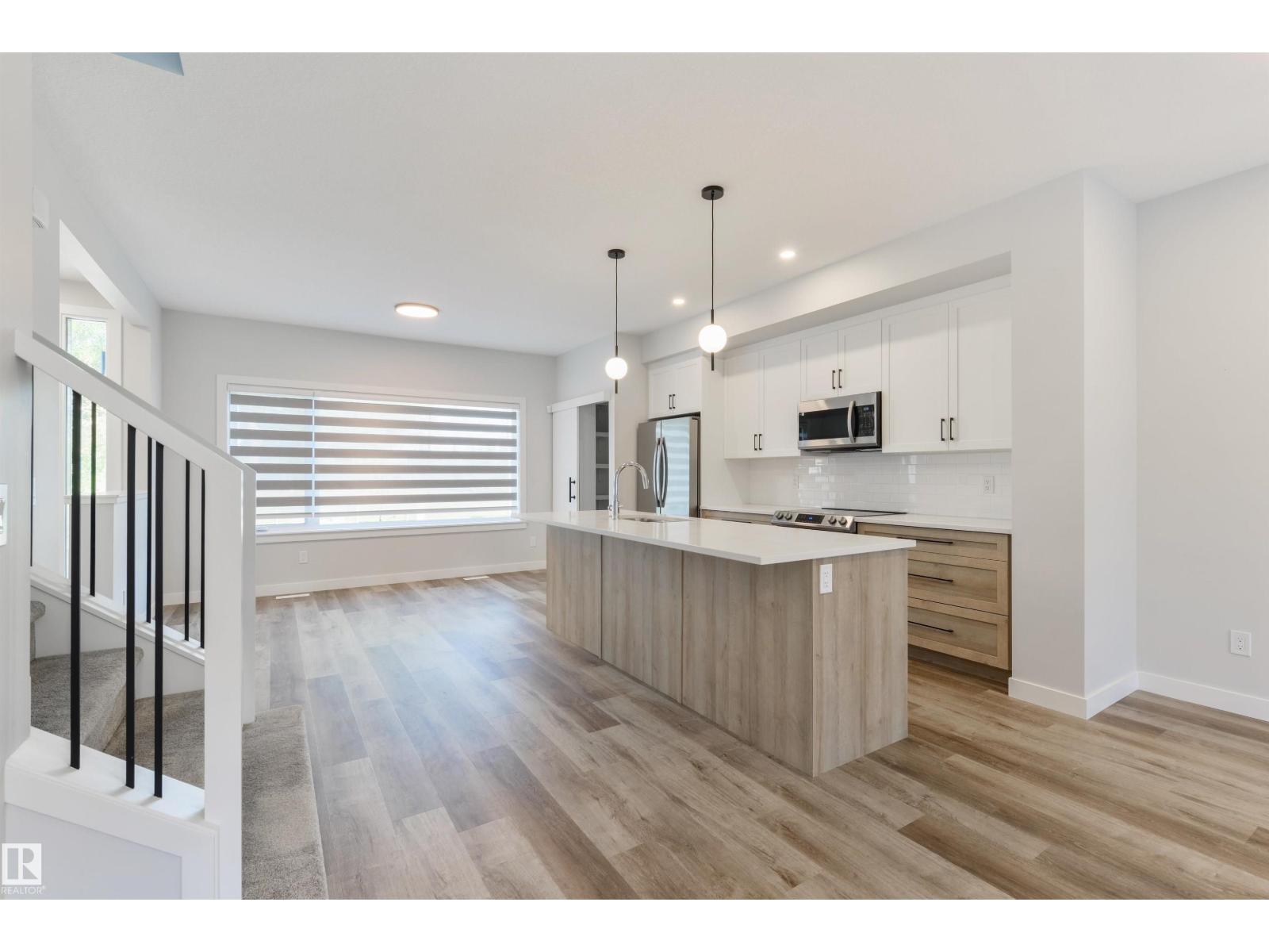 8313 76 Av Nw Property Photo 11