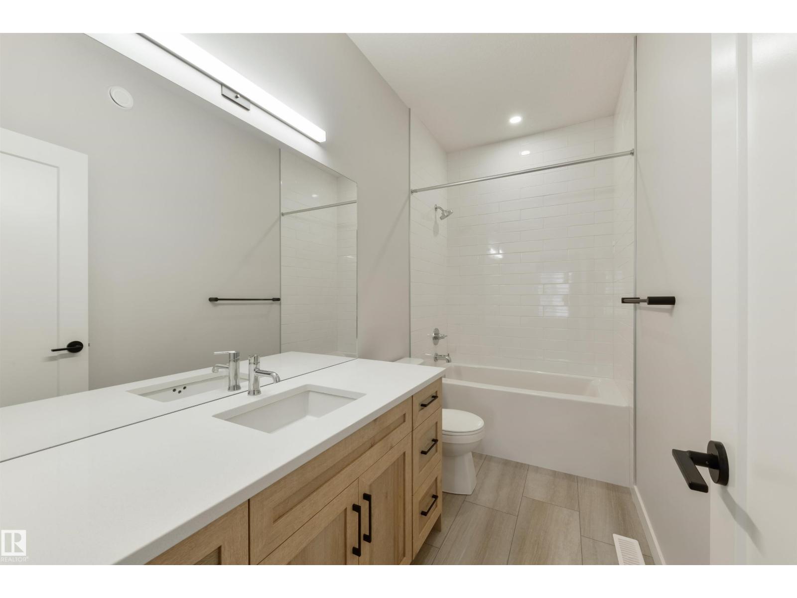 8313 76 Av Nw Property Photo 22