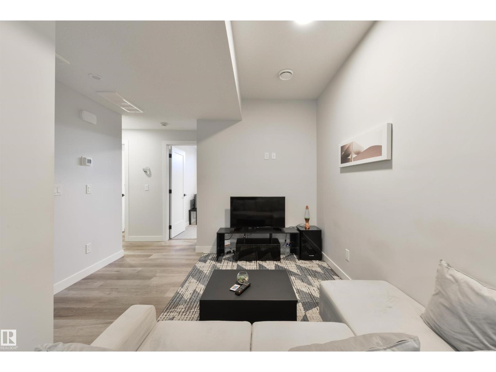 8313 76 Av Nw Property Photo 33