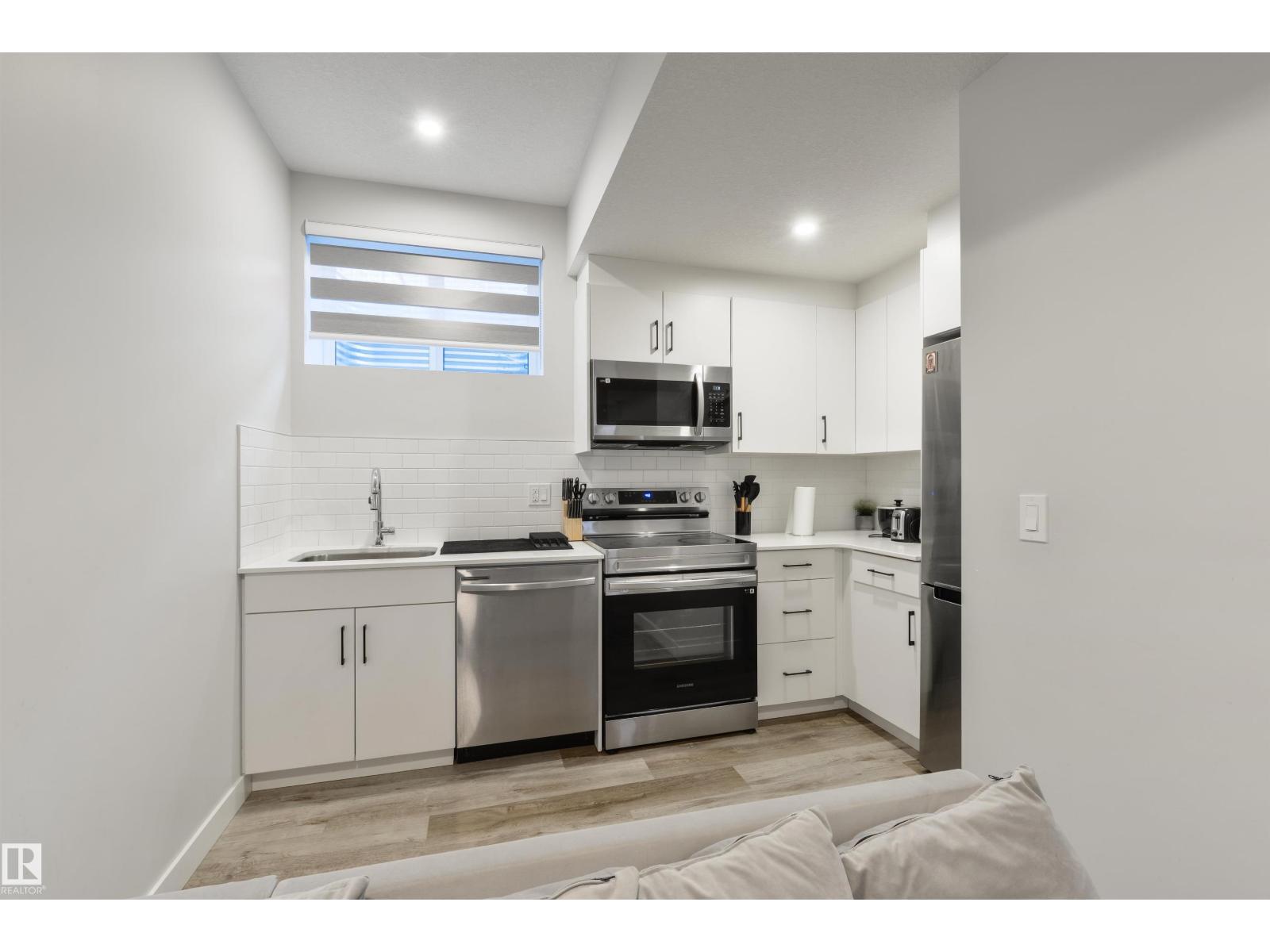 8313 76 Av Nw Property Photo 34
