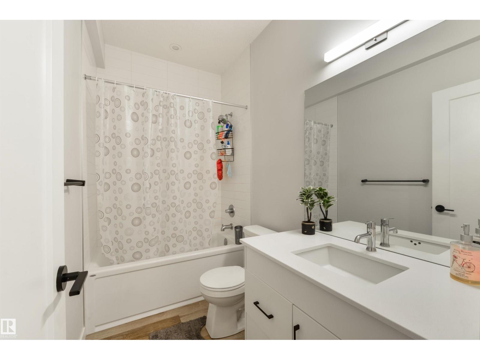 8313 76 Av Nw Property Photo 37