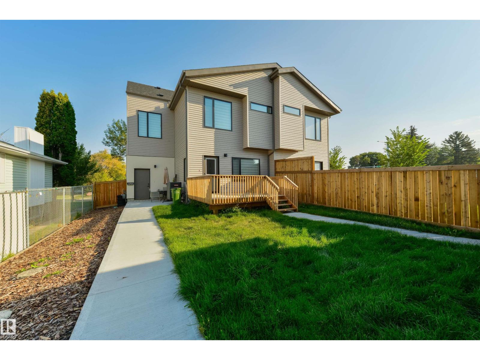 8313 76 Av Nw Property Photo 44