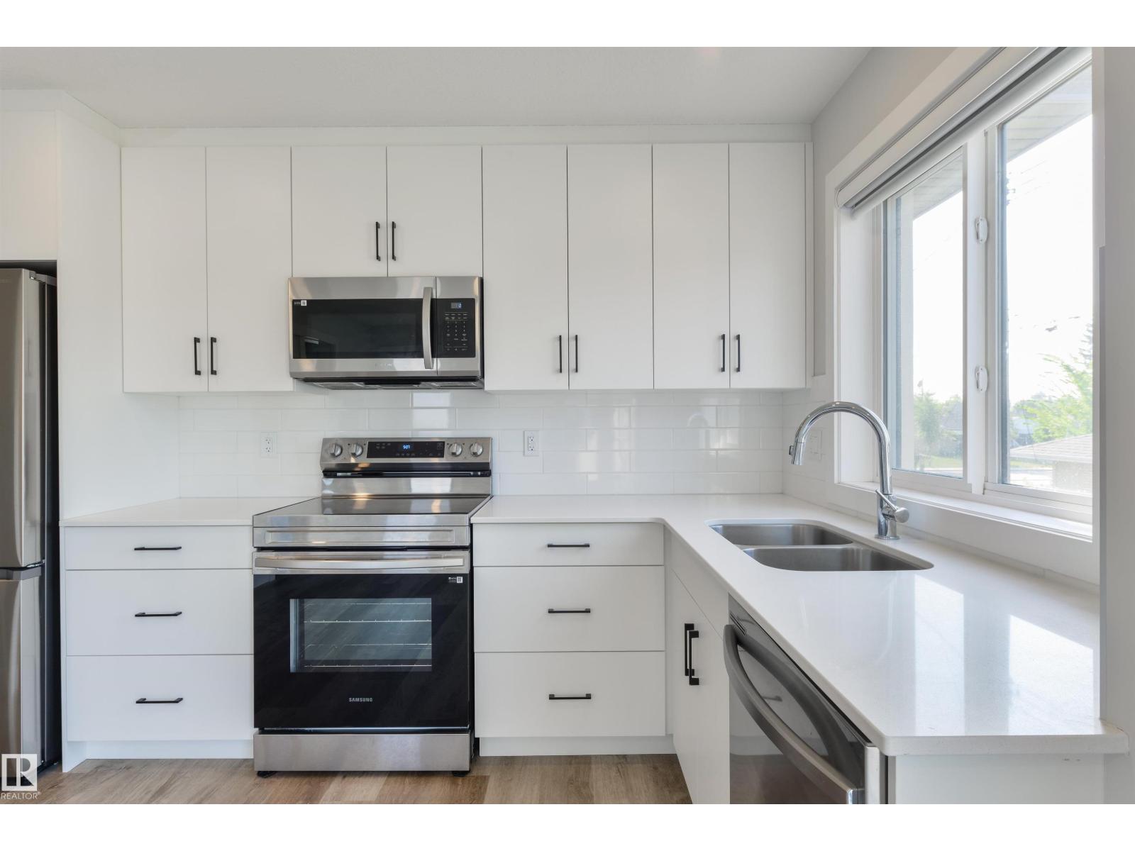 8313 76 Av Nw Property Photo 57