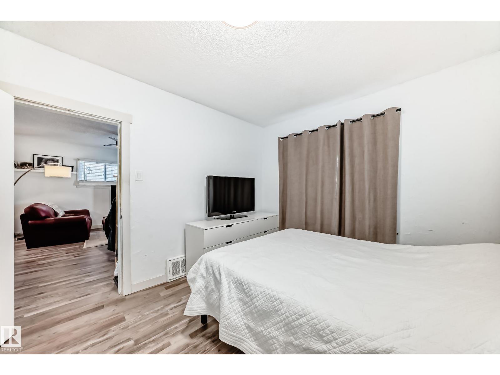 11429 89 St Nw Property Photo 15