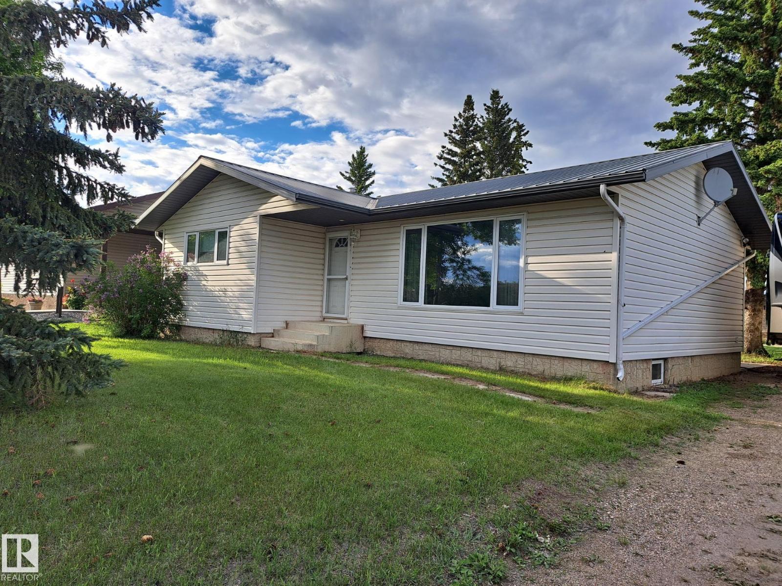 5012 58 AV Property Photo 1