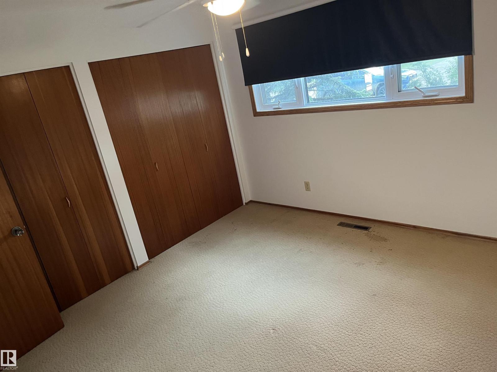 5012 58 Av Property Photo 4