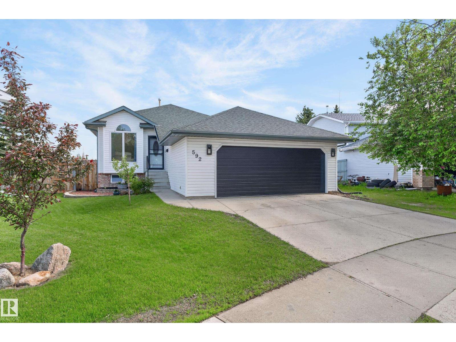 592 RAINBOW CR Property Photo 1