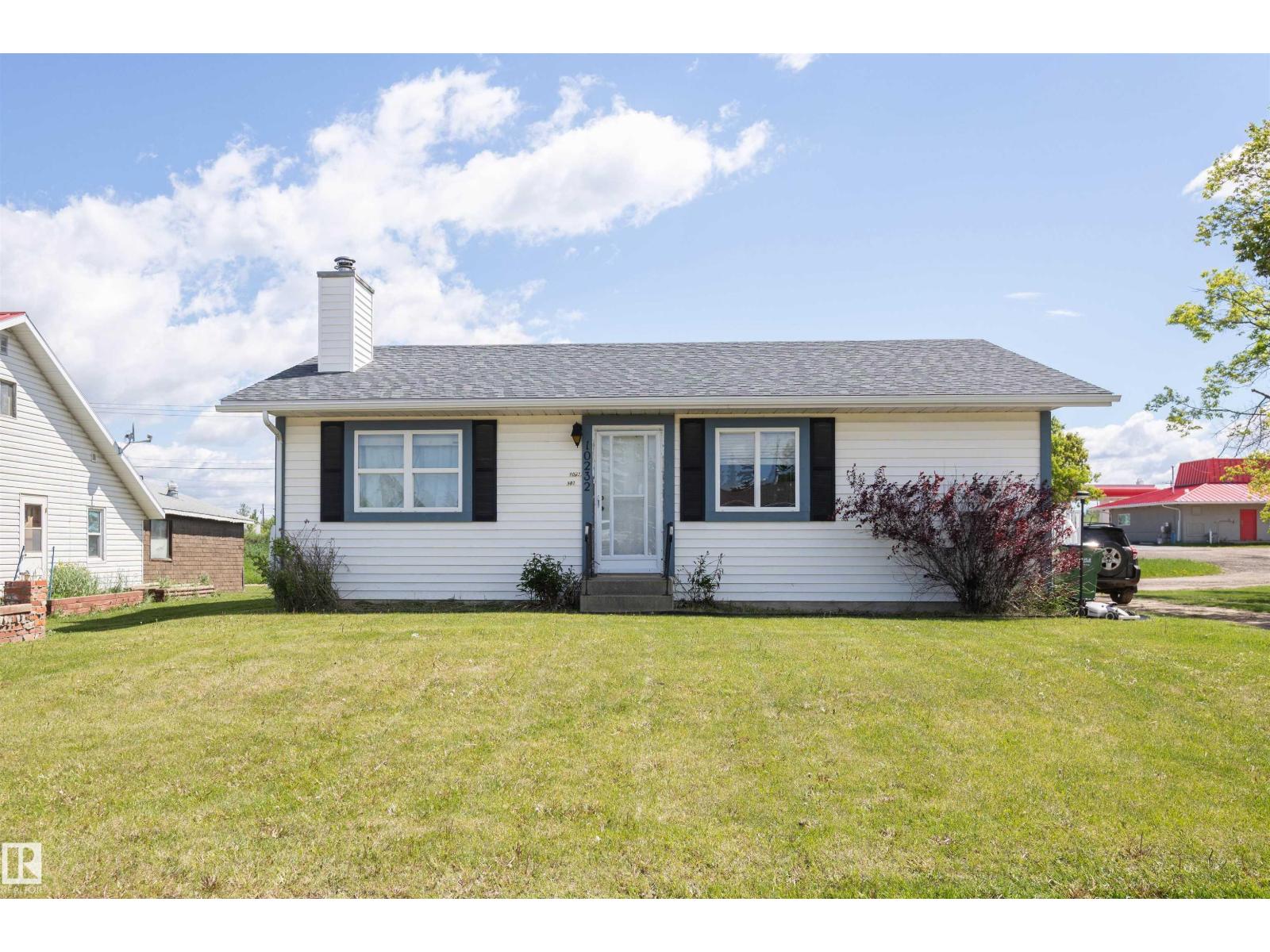 10232 101 St Property Photo 2