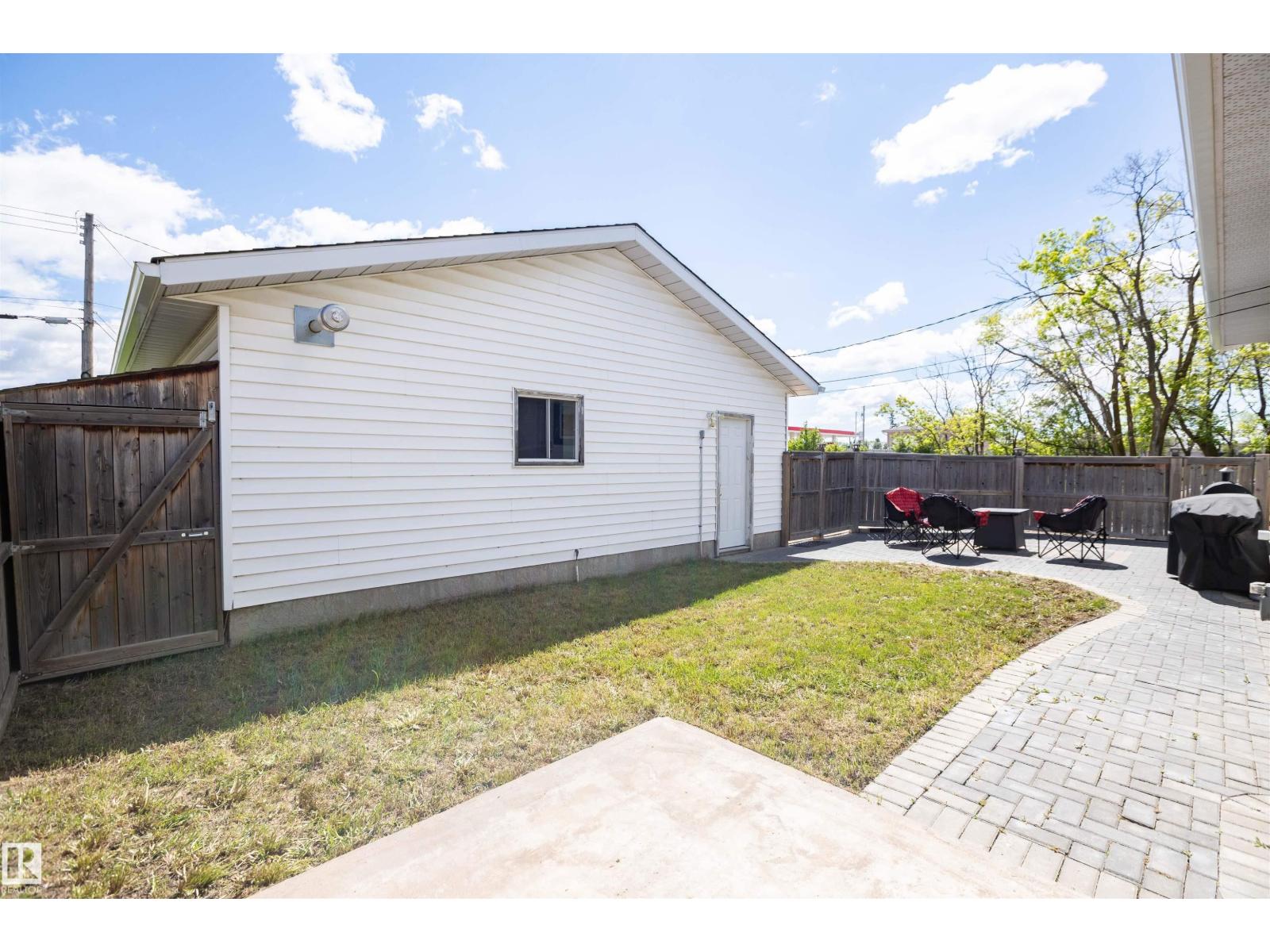 10232 101 St Property Photo 11