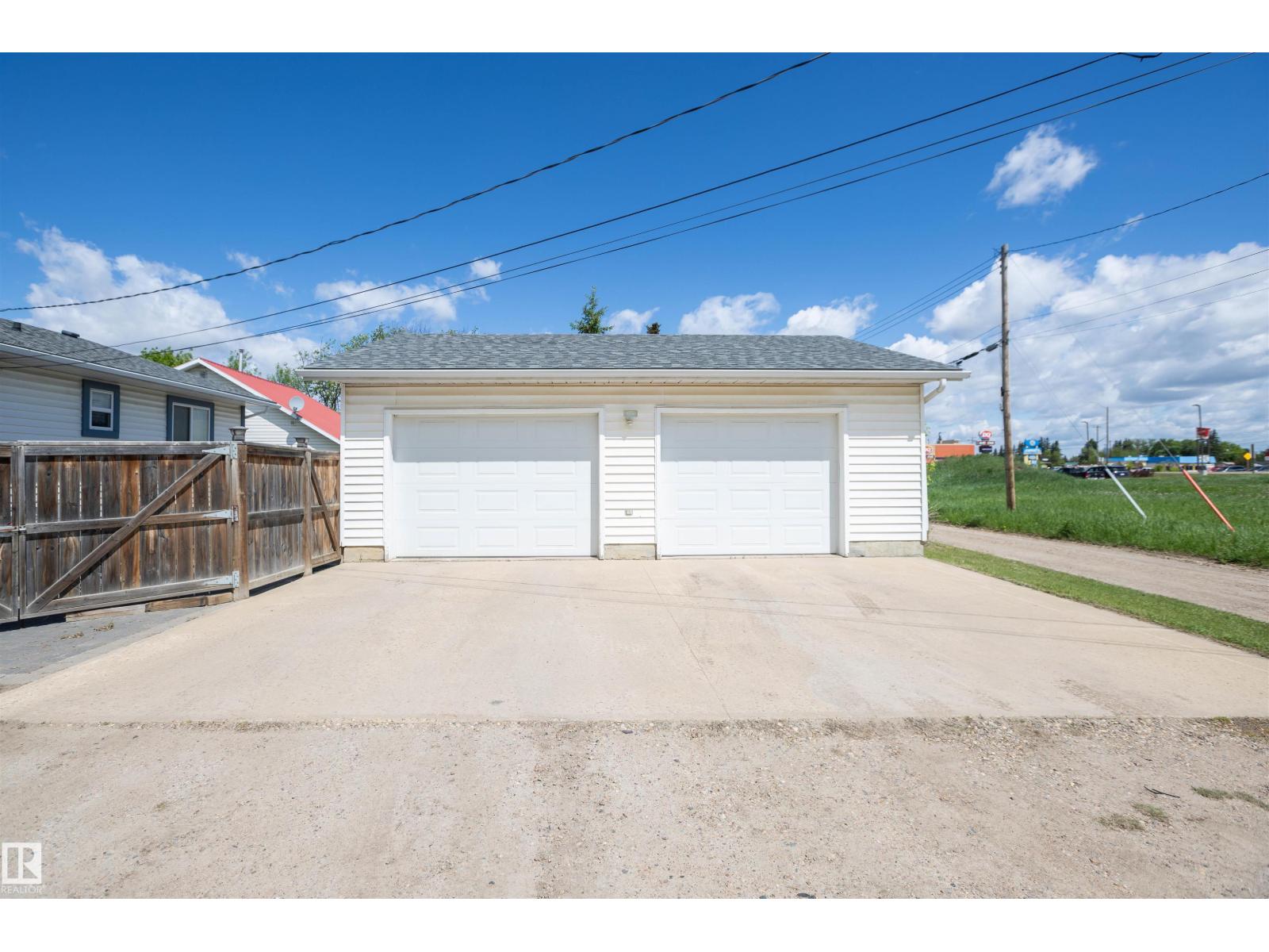 10232 101 St Property Photo 12