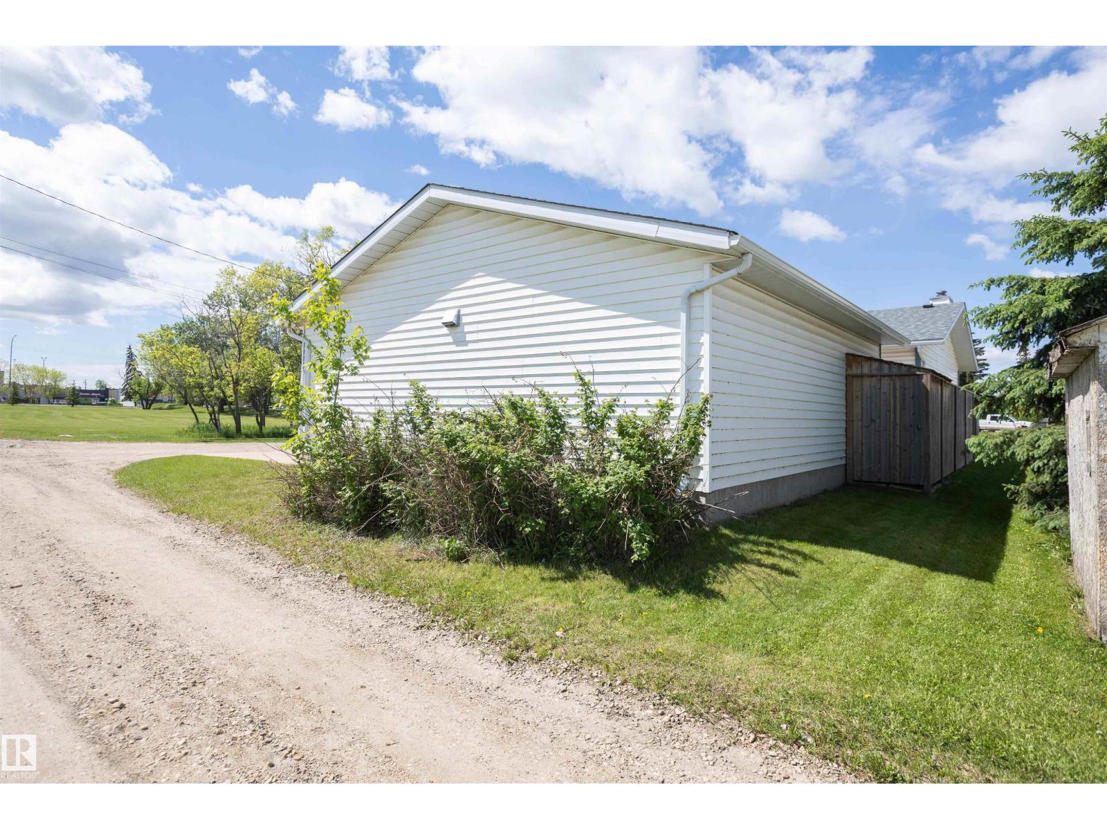 10232 101 St Property Photo 14