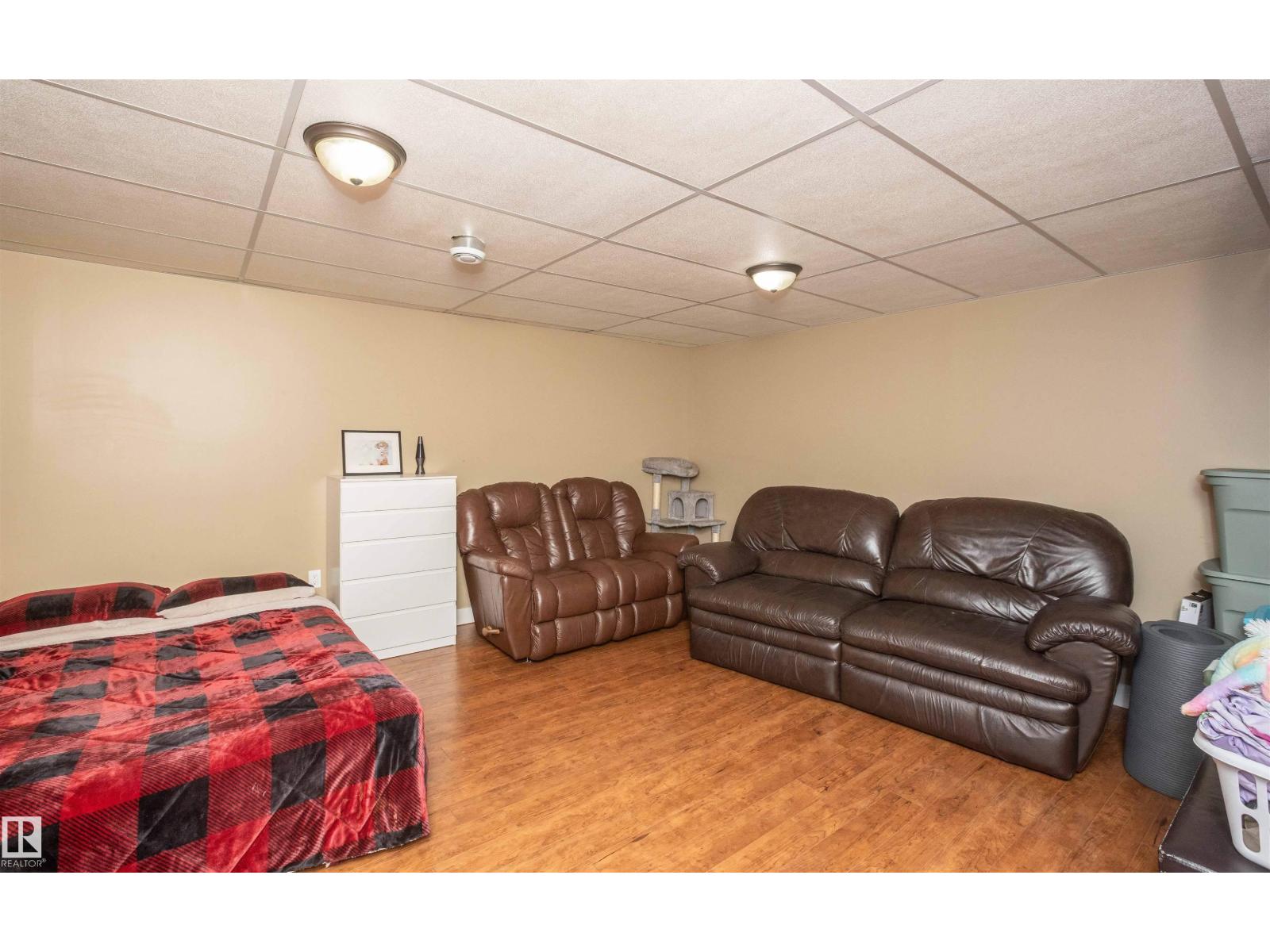 10232 101 St Property Photo 48