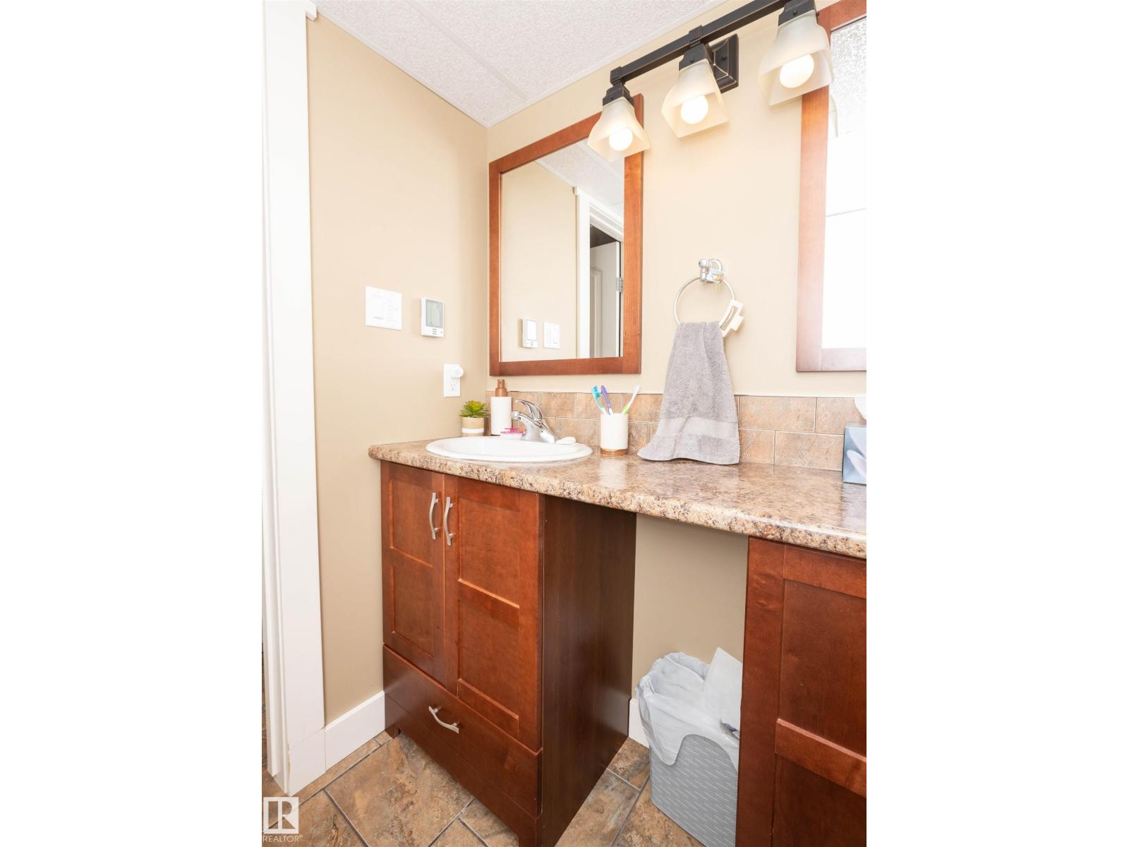 10232 101 St Property Photo 55