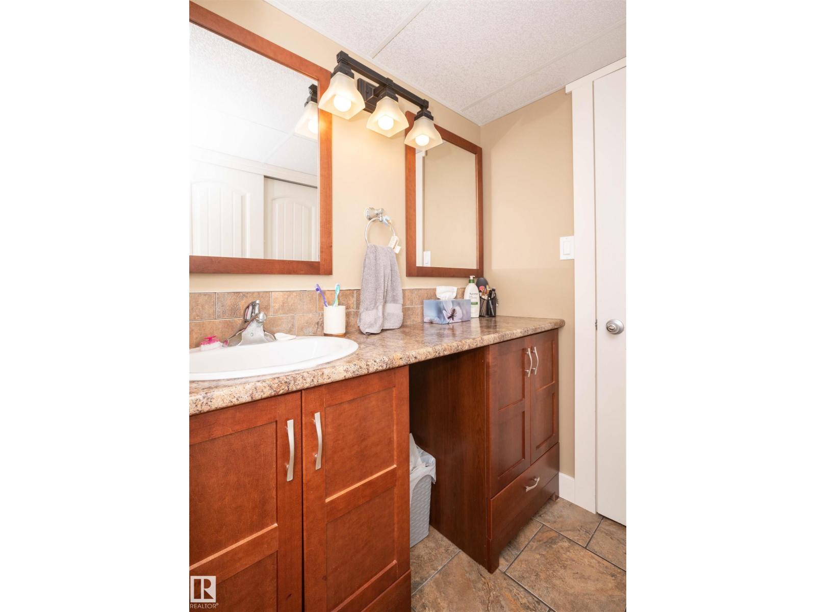 10232 101 St Property Photo 56