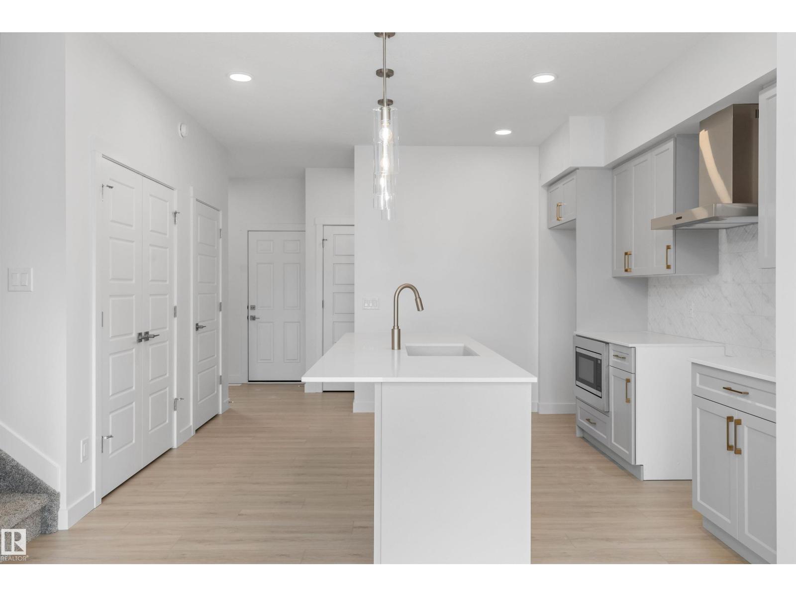 19005 24 Av Nw Property Photo 6