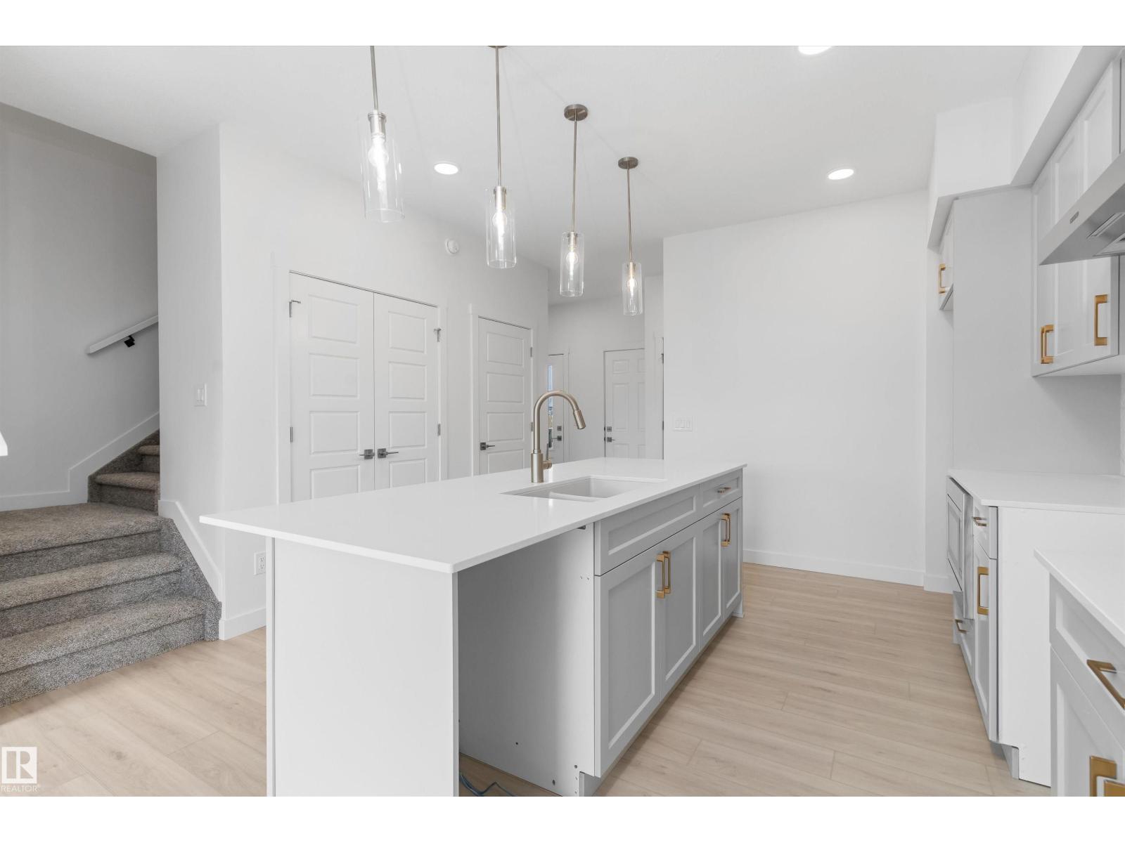 19005 24 Av Nw Property Photo 7