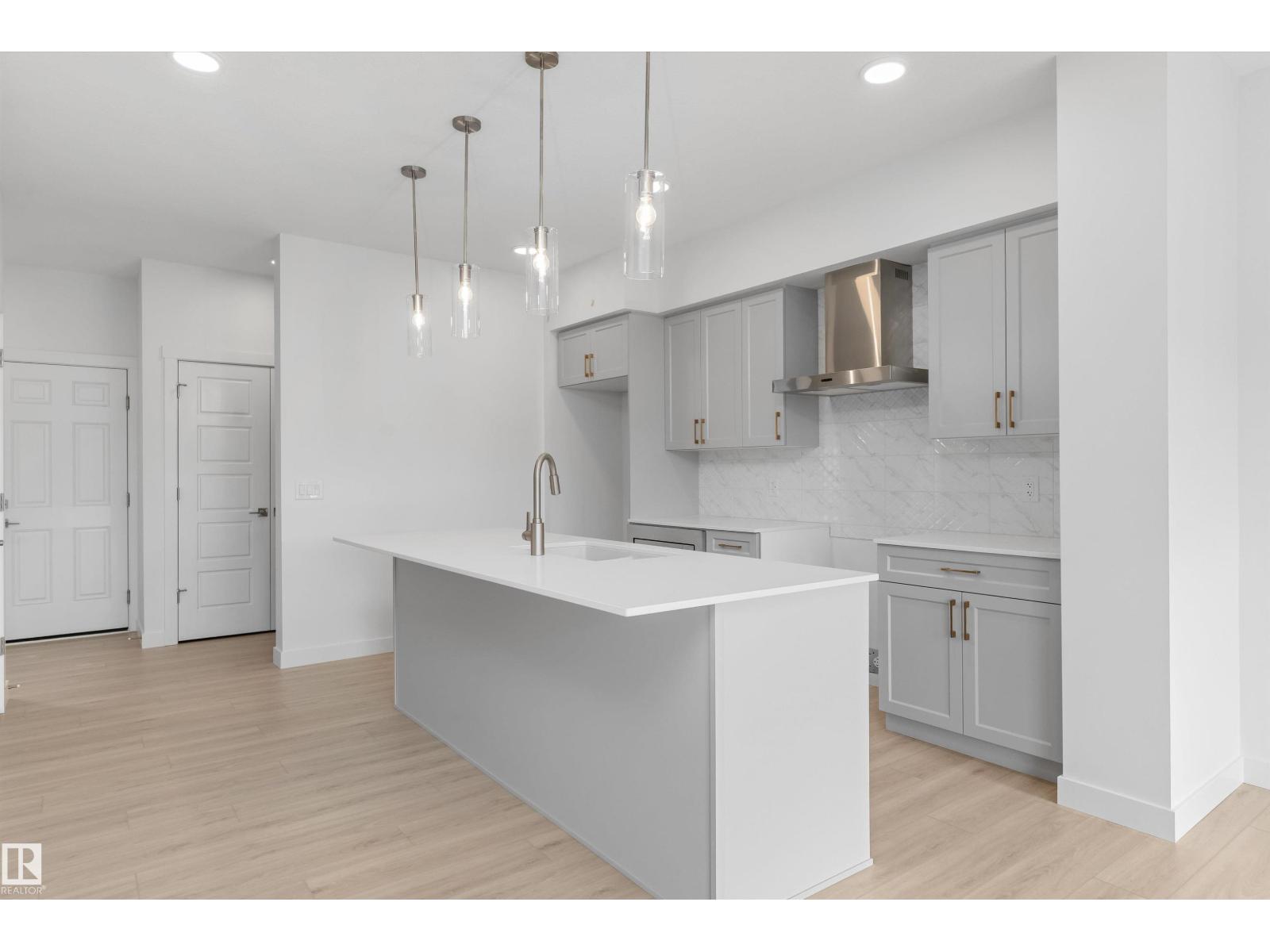 19005 24 Av Nw Property Photo 8