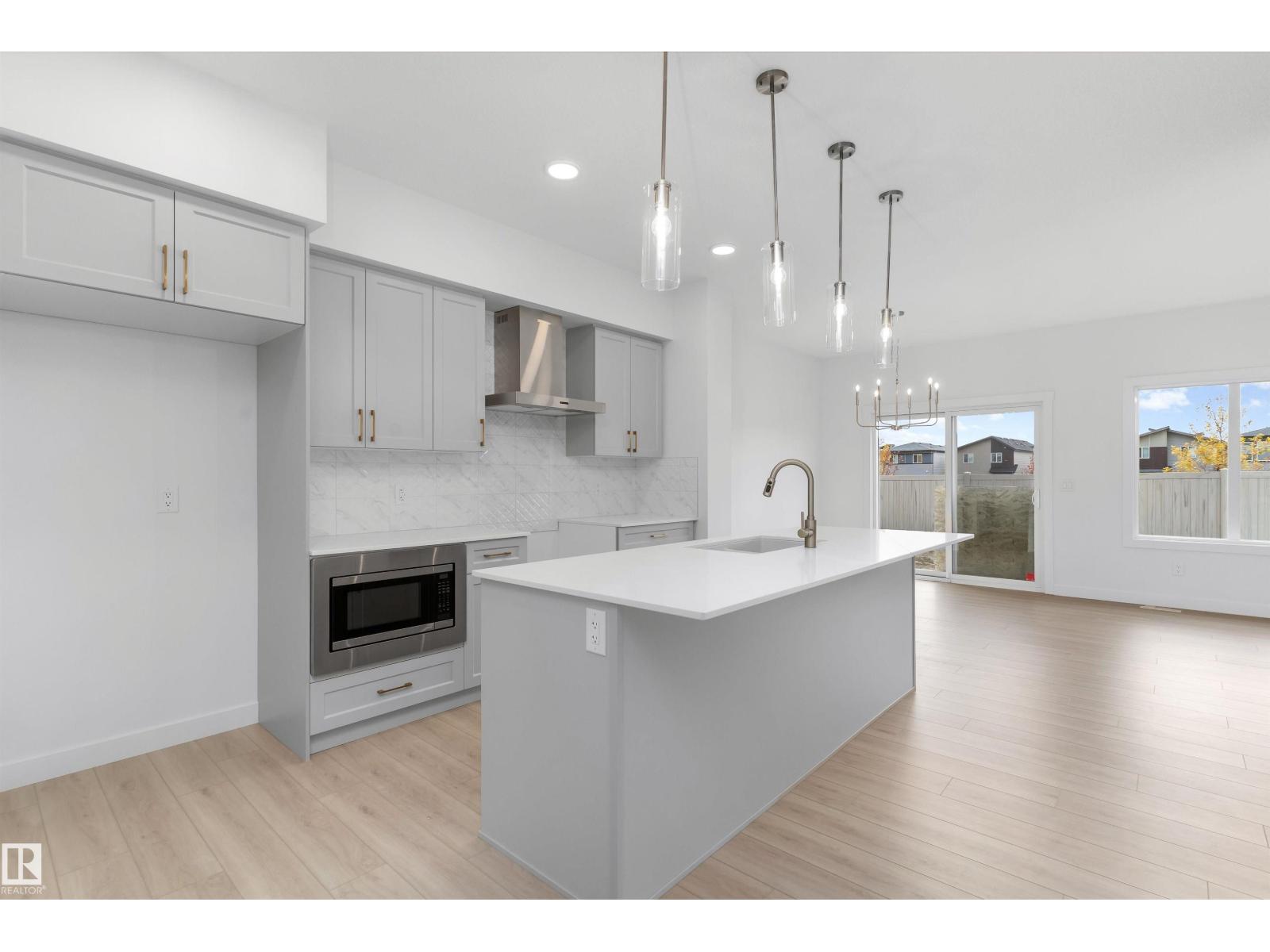 19005 24 Av Nw Property Photo 10