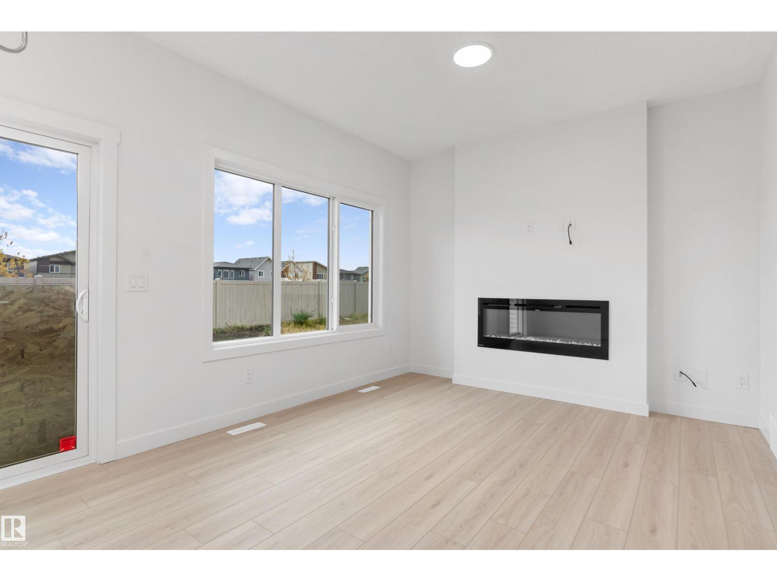 19005 24 Av Nw Property Photo 17
