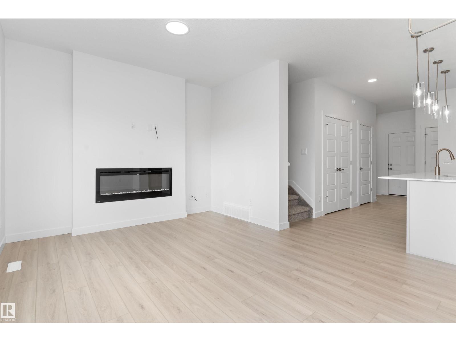19005 24 Av Nw Property Photo 18