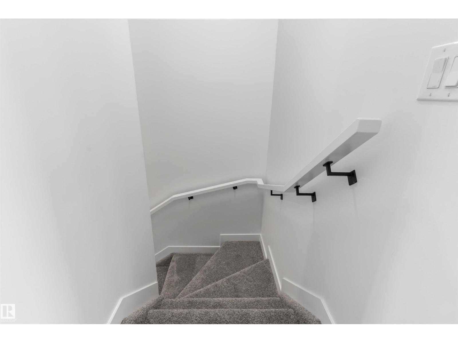 19005 24 Av Nw Property Photo 19