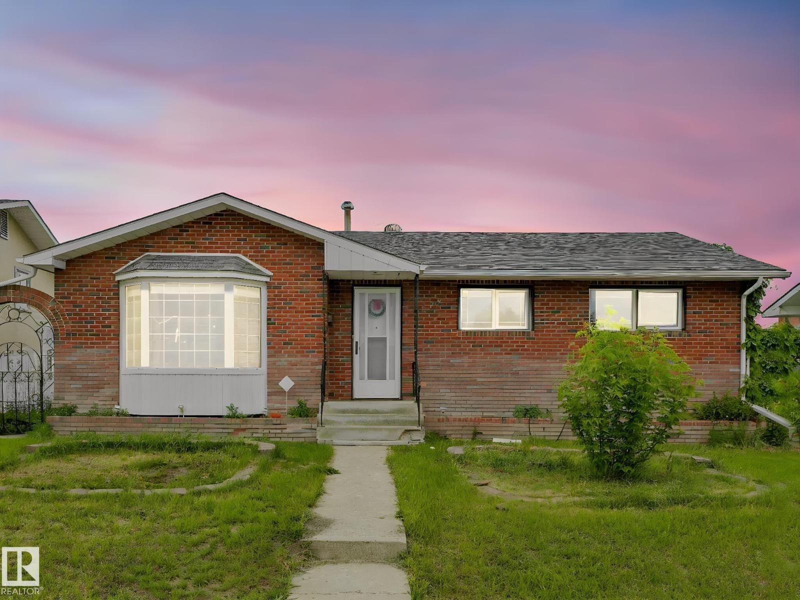9528 151 AV NW