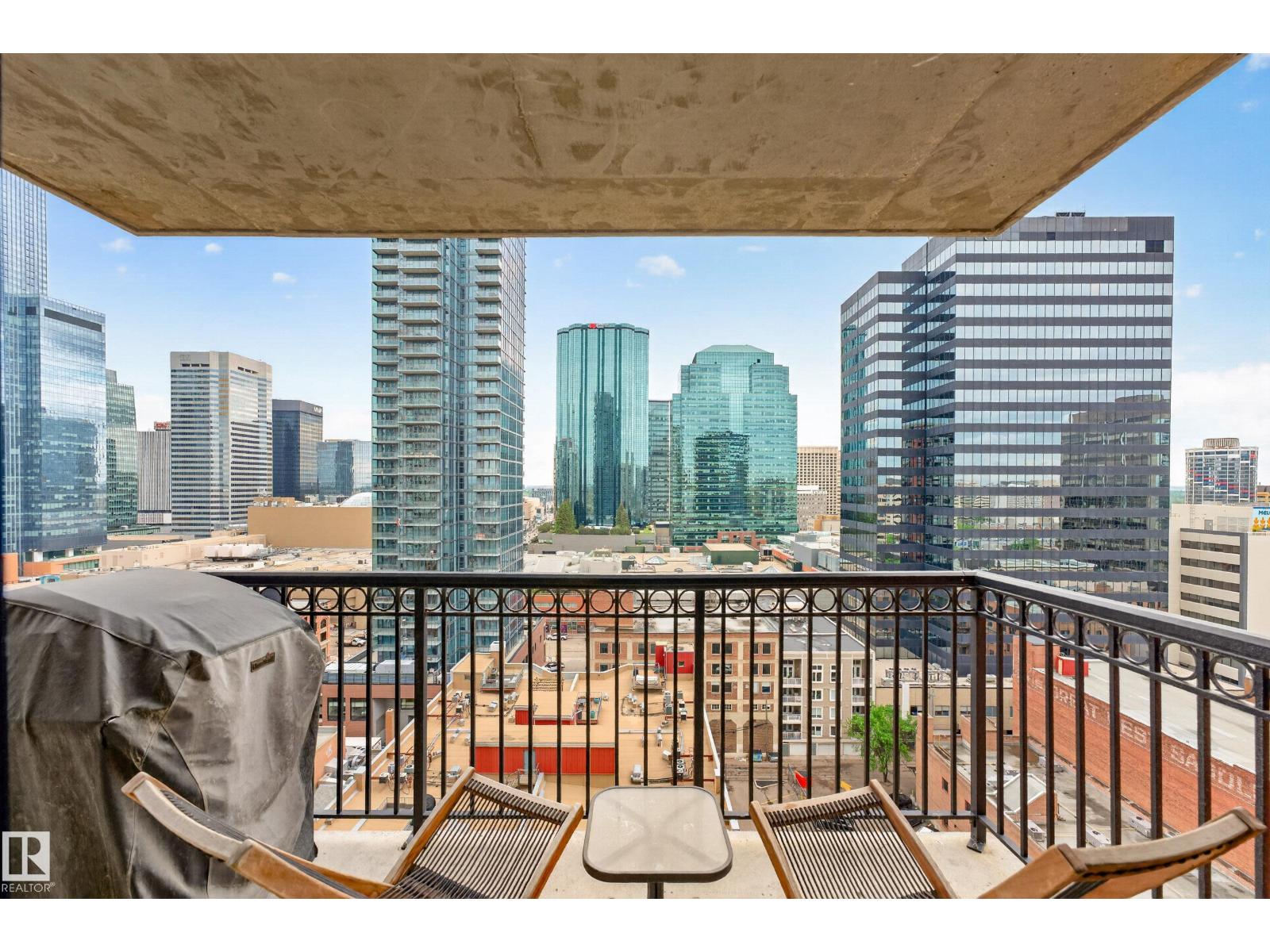 #1701 10180 104 St Nw Property Photo 3
