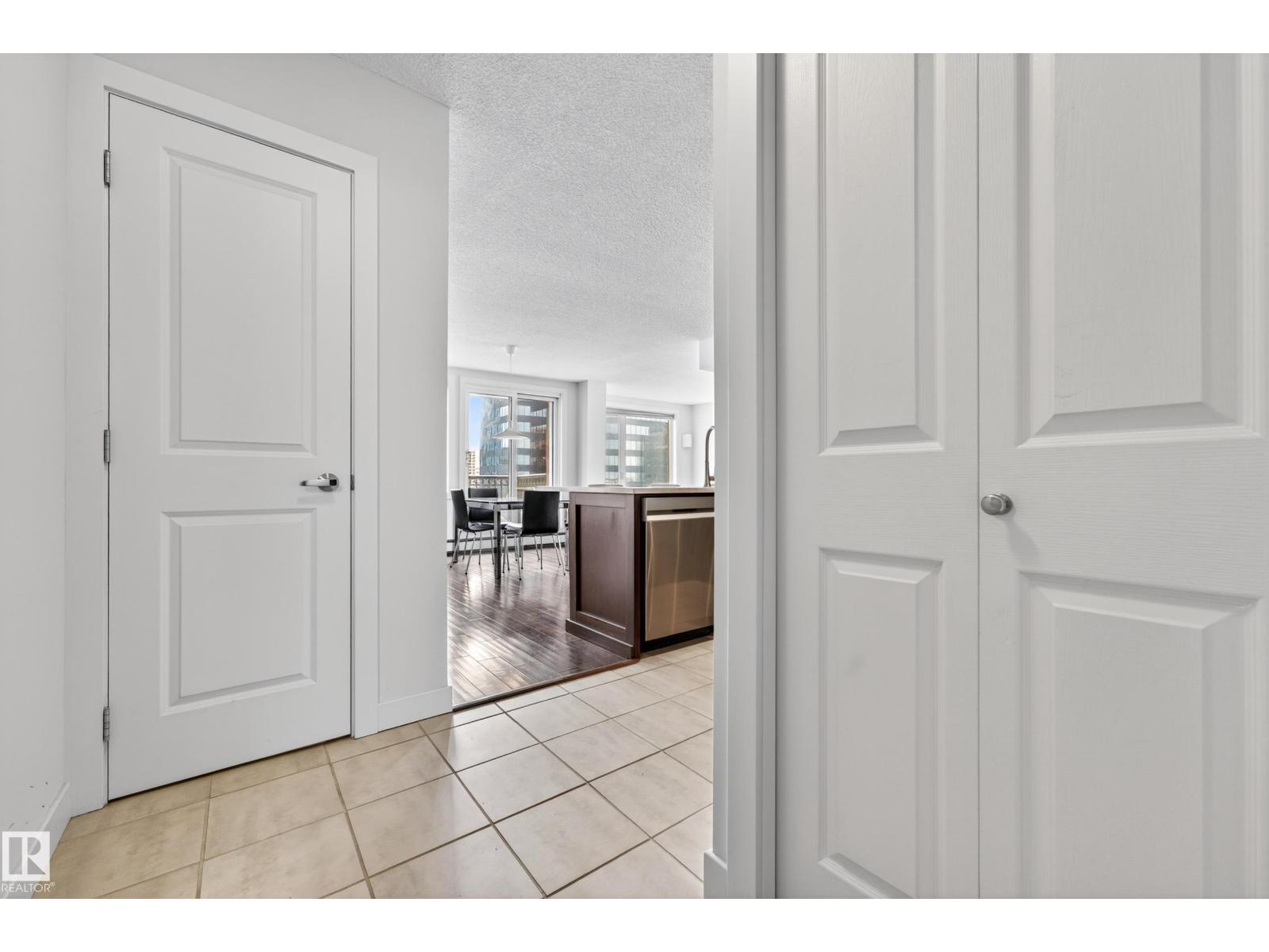 #1701 10180 104 St Nw Property Photo 8