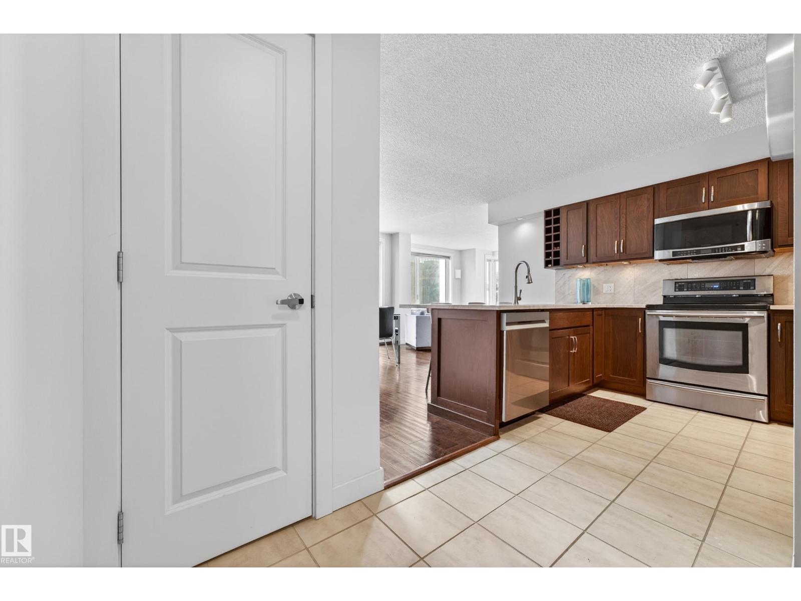 #1701 10180 104 St Nw Property Photo 9