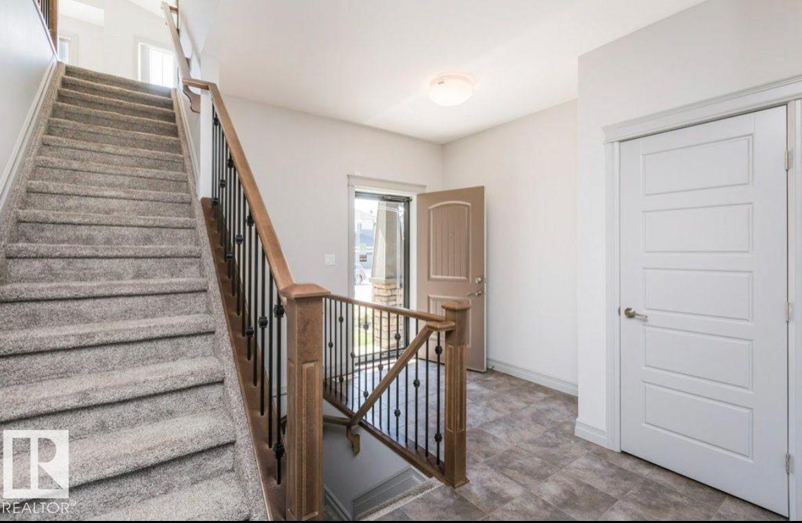 5912 19 Av Sw Property Photo 2