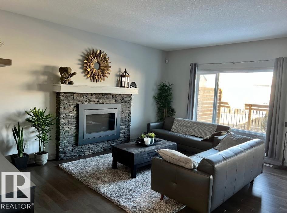5912 19 Av Sw Property Photo 3